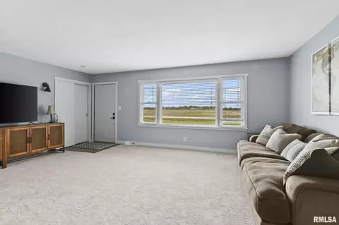 318 E Southwind Rd, Springfield, IL 62703 photo 4