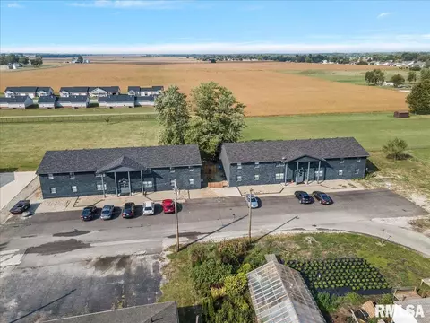 1111 Grooms St, Pawnee, IL 62558