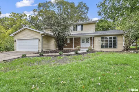 2937 S Bay Ln, Springfield, IL 62704