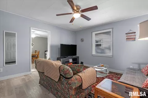 1515 S Pasfield St, Springfield, IL 62704 photo 2