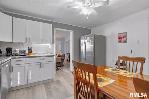 1515 S Pasfield St, Springfield, IL 62704 photo 8