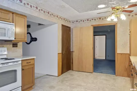 2221 W Road Dr, Springfield, IL 62711 photo 16