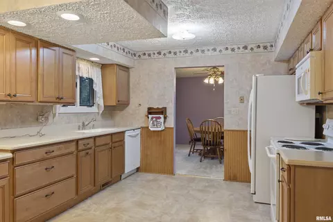 2221 W Road Dr, Springfield, IL 62711 photo 14