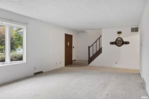2221 W Road Dr, Springfield, IL 62711 photo 6