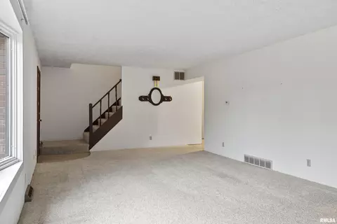 2221 W Road Dr, Springfield, IL 62711 photo 7