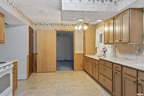 2221 W Road Dr, Springfield, IL 62711 photo 12