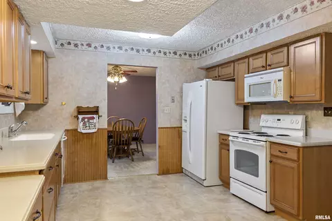 2221 W Road Dr, Springfield, IL 62711 photo 15