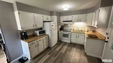 24 Beverly St, Springfield, IL 62702 photo 9