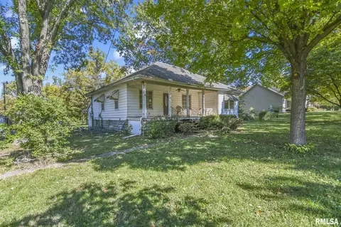 222 N 1st St, Divernon, IL 62530