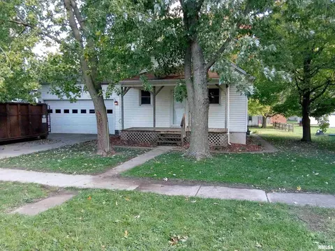 303 N Logan St, New Holland, IL 62671