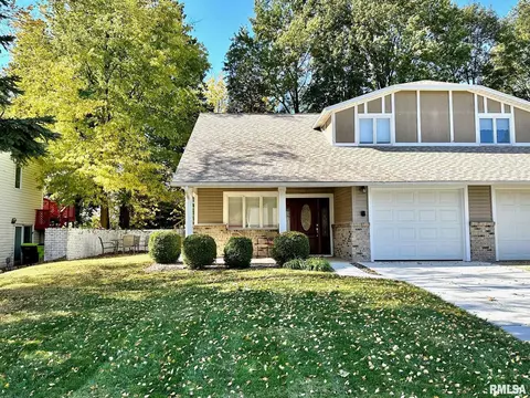9 B Stevenson St, Jacksonville, IL 62650