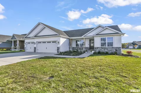 1816 Spartan Dr, Chatham, IL 62629