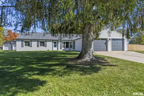 300 Willow Glen Way, Chatham, IL 62629