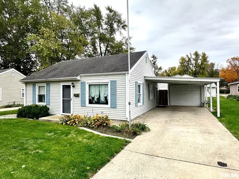8 Carter Rd, Jacksonville, IL 62650