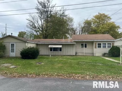 353 345 S Bissell St, Virden, IL 62690