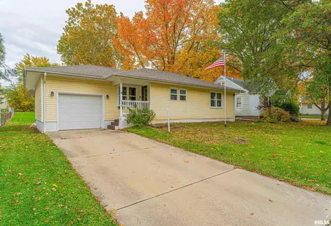 326 Williamette Ave, Lincoln, IL 62656