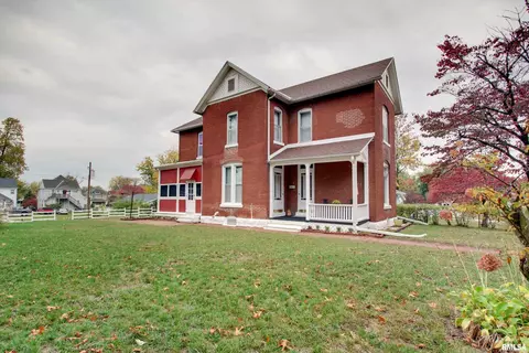 1215 N 9th St, Quincy, IL 62301