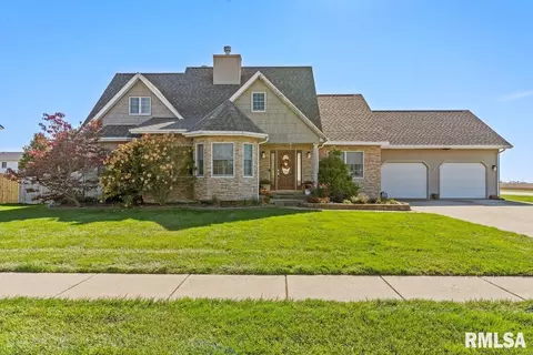 536 Augusta Dr, Chatham, IL 62629