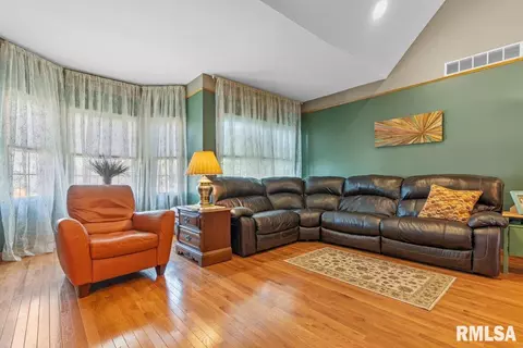 536 Augusta Dr, Chatham, IL 62629 photo 5