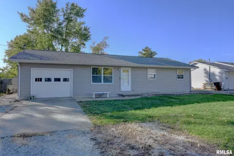 1431 Cindy Ln, Taylorville, IL 62568