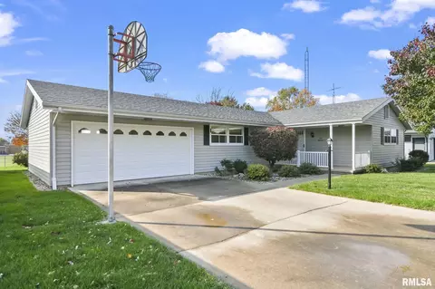 418 W Tremont, Waverly, IL 62692