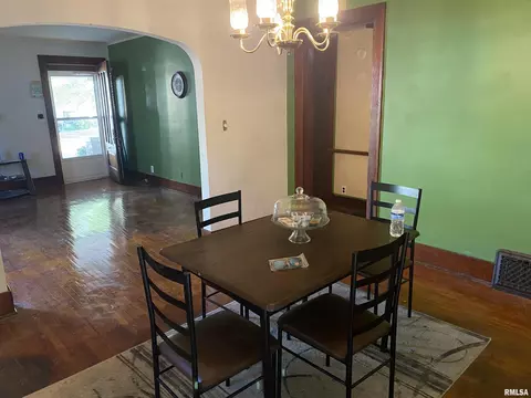 1725 S 1st St, Springfield, IL 62704 photo 4