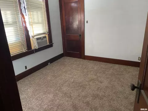 1725 S 1st St, Springfield, IL 62704 photo 5