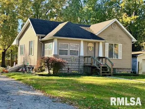 812 Jefferson St, Pawnee, IL 62558