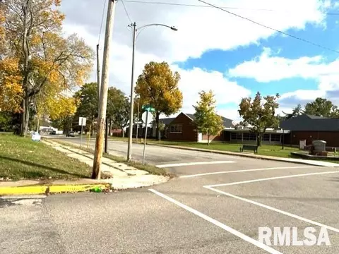 404-420 E State St, Jacksonville, IL 62650 photo 3