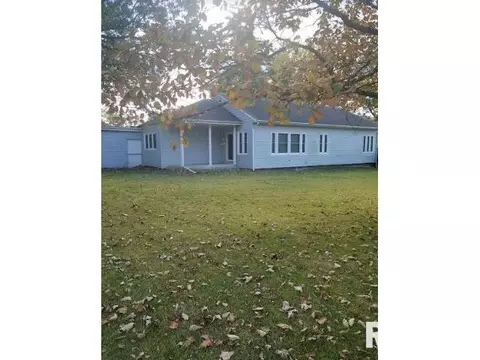 2 Tremont Ln, Hillsboro, IL 62049