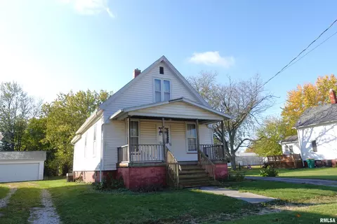 824 E 1st St, Galesburg, IL 61401