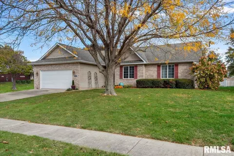 2104 Palo Alto Dr, Springfield, IL 62711