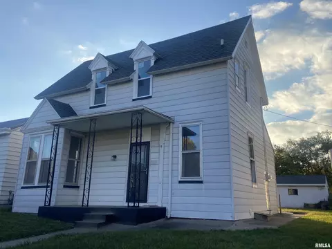 814 S 12th St, Quincy, IL 62301