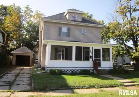 801 E 1st Ave, Monmouth, IL 61462