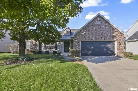 205 Aspen Dr, Chatham, IL 62629