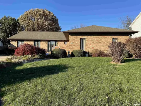 2709 Meadow Pointe Dr, Springfield, IL 62702 photo 2