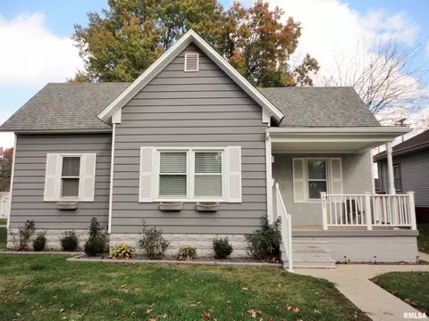407 W Franklin St, Taylorville, IL 62568