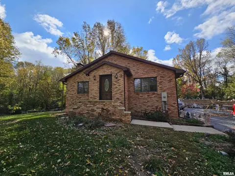 2117 W Woodland Ln, Jacksonville, IL 62650