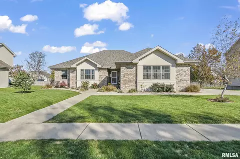 2301 Halifax Dr, Chatham, IL 62629