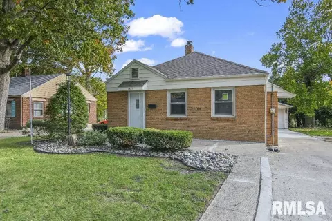 1827 Shady Crest St, Decatur, IL 62521