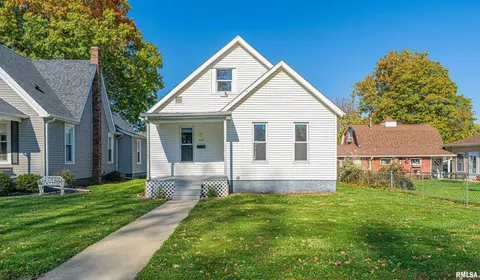 504 8th St, Lincoln, IL 62656