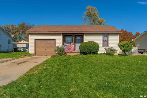 932 Lake St, Lincoln, IL 62656