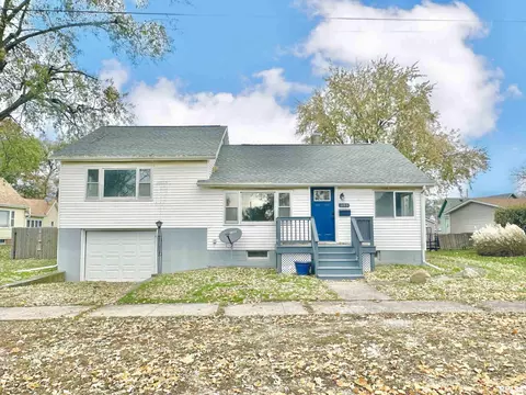301 W South St, Abingdon, IL 61410