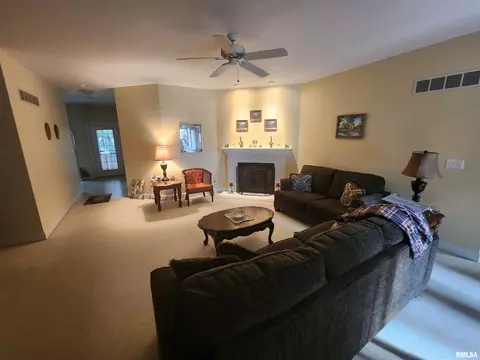 2001 Monteford Cul-de-sac, Springfield, IL 62704 photo 2