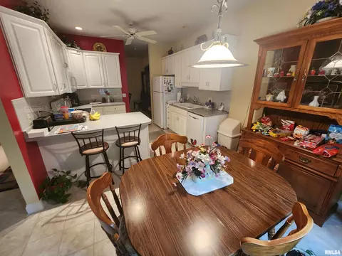 2001 Monteford Cul-de-sac, Springfield, IL 62704 photo 5