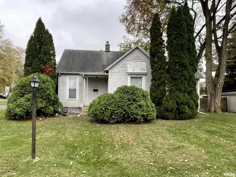 403 10th St, Lincoln, IL 62656