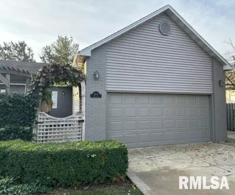 31 Nob Hill Dr # B, Jacksonville, IL 62650