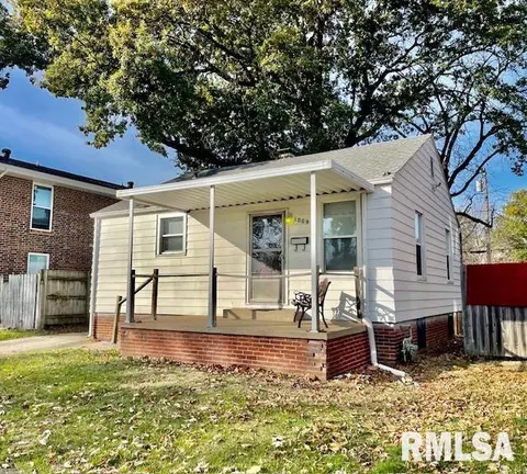 1009 S 1st St, Springfield, IL 62704