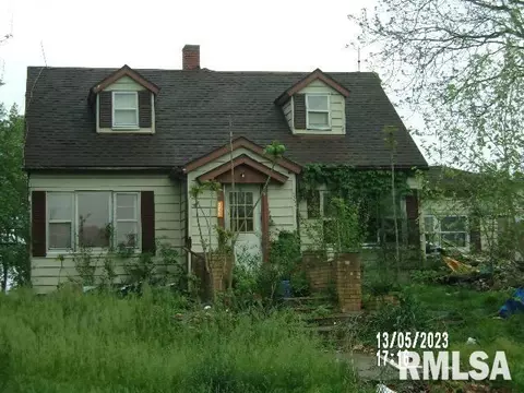 306 Railroad St, Forest City, IL 61532