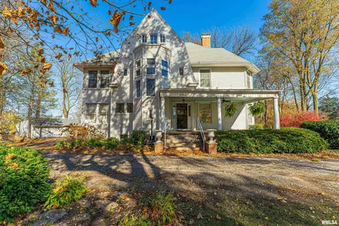 204 Lincoln Ave, Lincoln, IL 62656